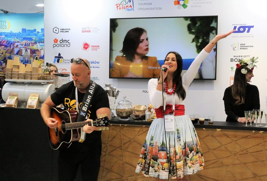 happy-hour-brian-allan-imex-frankfurt-karolina-marczynska