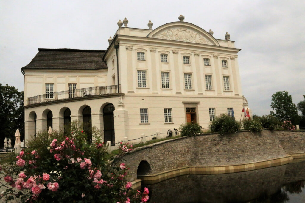01-famtrip-destination-poland-site-swietokrzyskie-czaruje-mice-kurozweki-palac