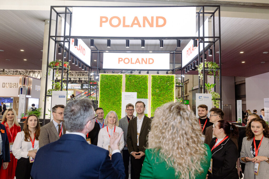 05-hosted-buyers-destination-presentation-poland-stand-ibtm-world-trade-show-barcelona-mice-industry fir gran via