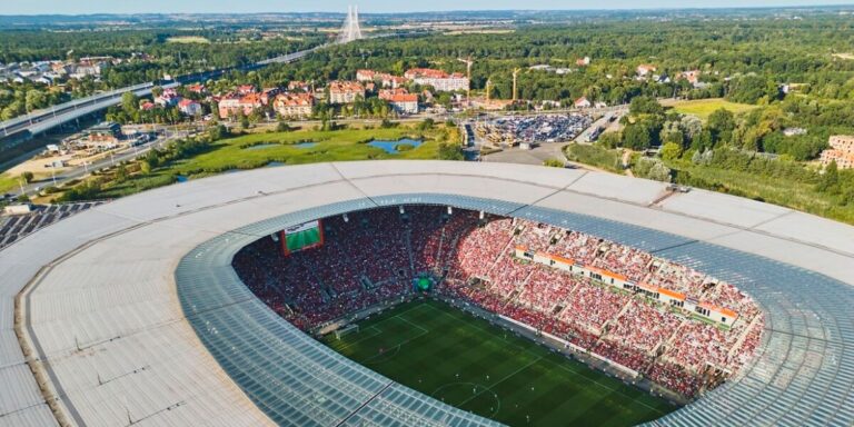 Manchester-United-AC-Milan-Wroclaw-Poland-tarczynski-arena