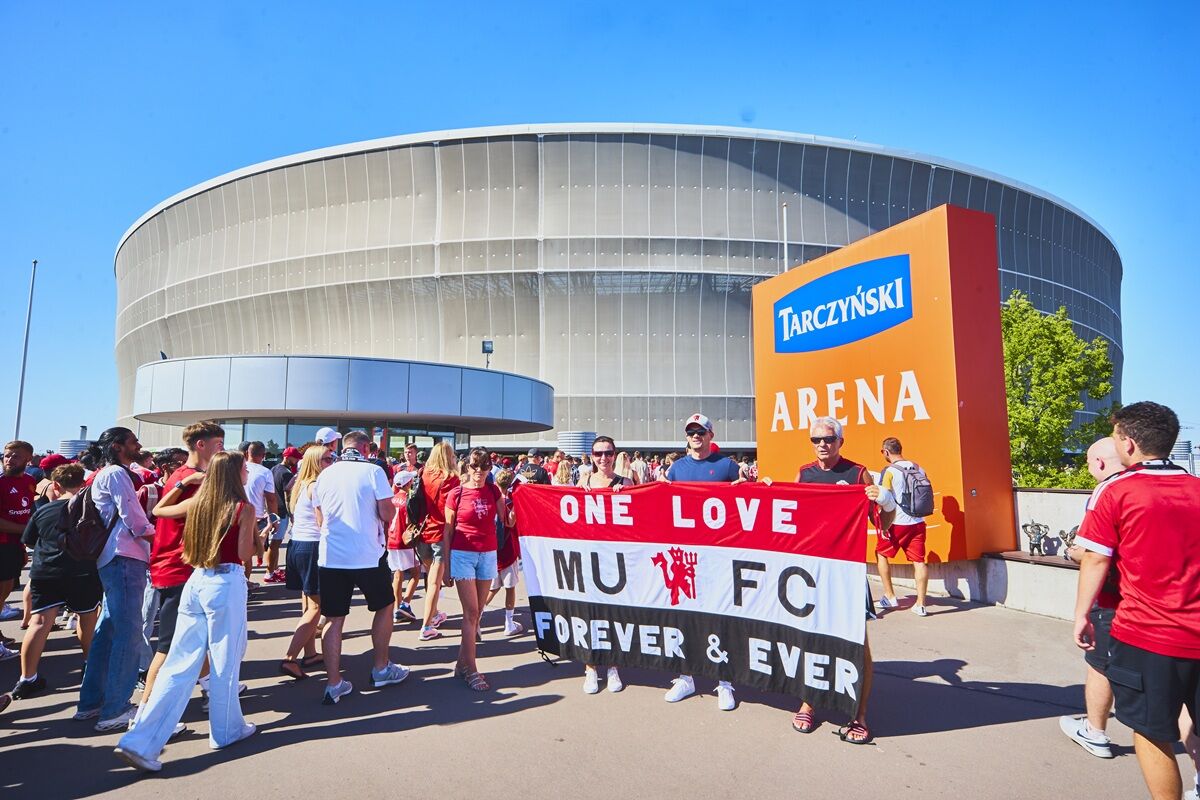 Manchester-United-AC-Milan-we-Wroclawiu-tarczynski-arena